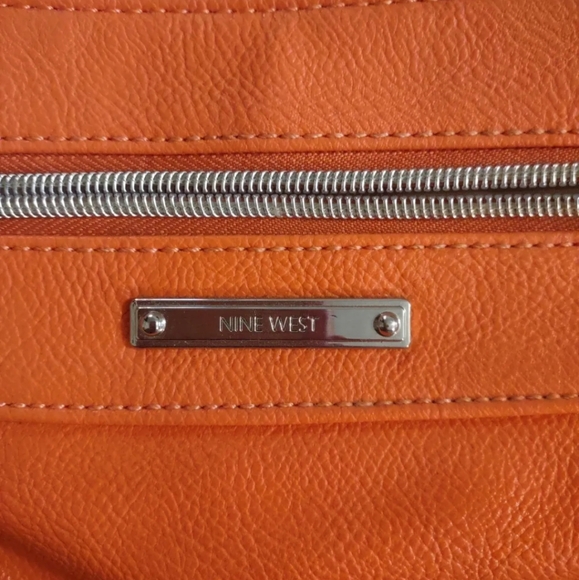 Nine West Womens Orange Coral Faux Leather Crossbody Purse Shoulder 10 x 7.5 in - Picture 4 of 11